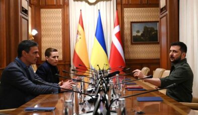 Danimarka Başbakanı ve Zelenski Ukrayna’da bir araya geldi
