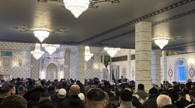 Kopenhag’ın Batısında Türklerin Coşkulu Bayram Kutlaması: İshøj’da ki Mevlana Camii Dolup Taştı